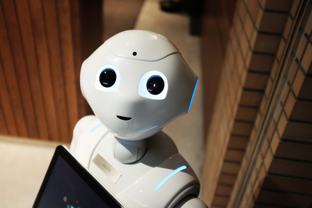 Comment créer un bot messenger Facebook? - Un ordinateur portable assis sur un jouet - Magazine